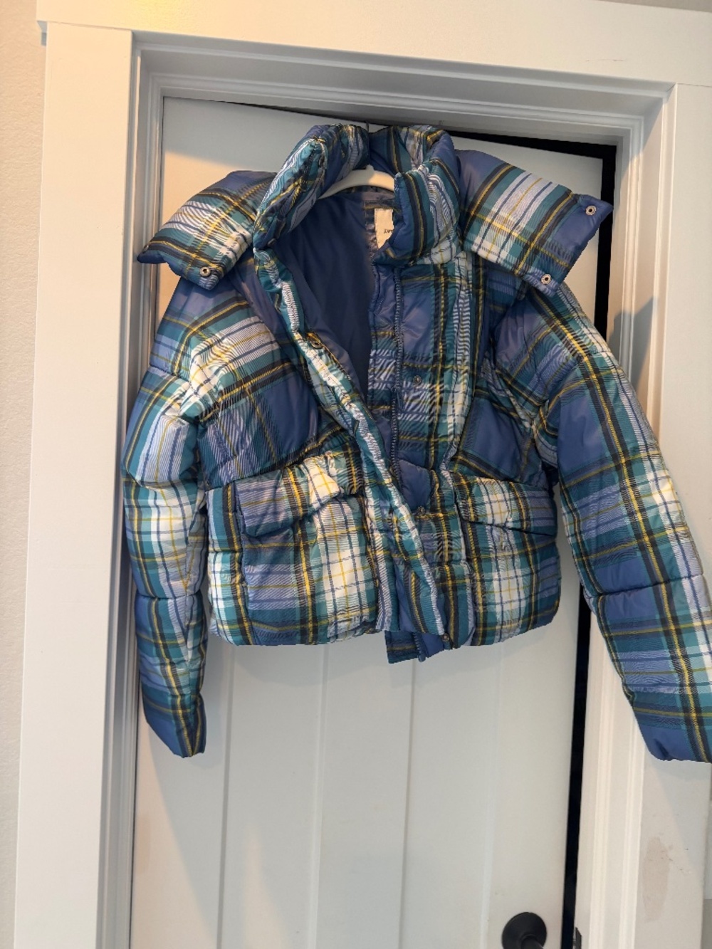 American Eagle Outfitters plaid cropped puffer jacket XS
